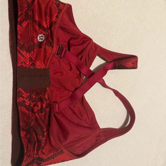 Lululemon Ta Ta Tamer III 34DD Snake Red Tide Cranberry Sports Bra Logo NO
PADS - Picture 2 of 6